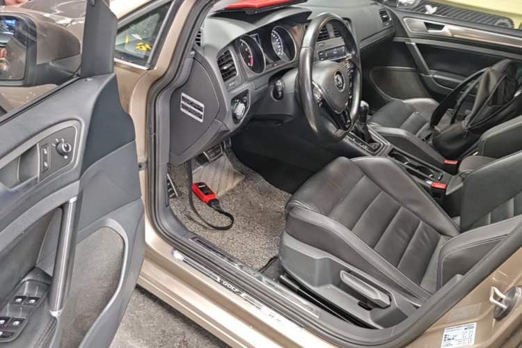 Used Volkswagen Golf 2016 230TSI Automatic Comfort Version Driver Seat