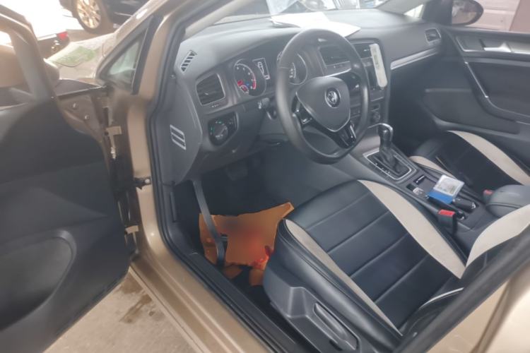 Used Volkswagen Golf 2016 230TSI Automatic Comfort Version Driver Seat