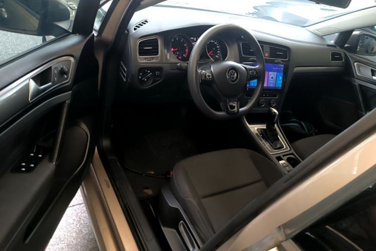Used Volkswagen Golf 2016 1.6L Automatic Fashion Model Driver Seat