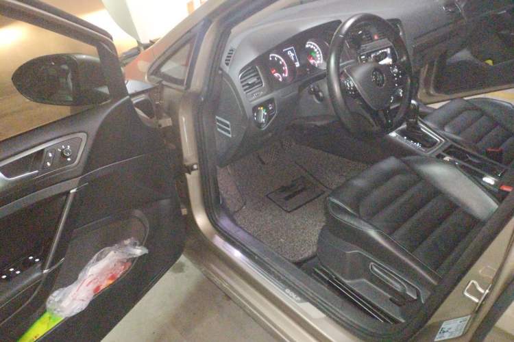 Used Volkswagen Golf 2016 230TSI Automatic Luxury Version Driver Seat