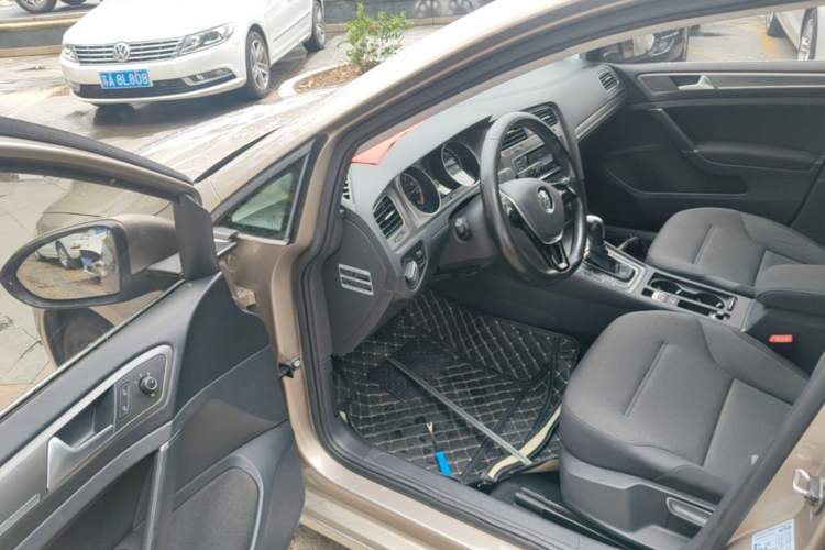 Used Volkswagen Golf 2016 1.6L Automatic Comfort Model Driver Seat