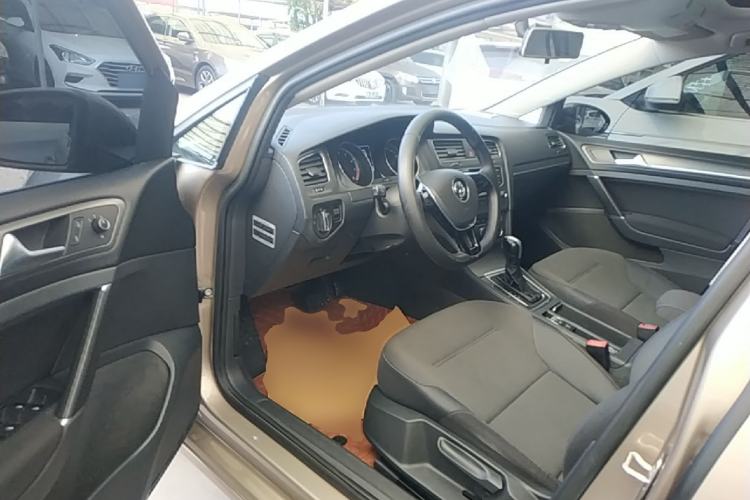 Used Volkswagen Golf 2016 230TSI Automatic Comfort Version Driver Seat