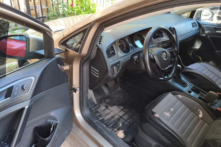 Used Volkswagen Golf 2016 230TSI Automatic Comfort Version Driver Seat