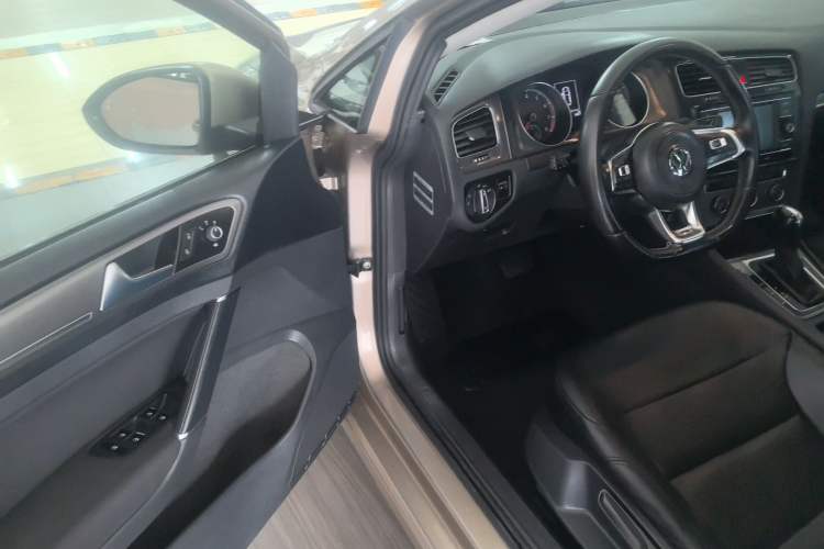 Used Volkswagen Golf 2016 230TSI Automatic Comfort Version Driver Seat