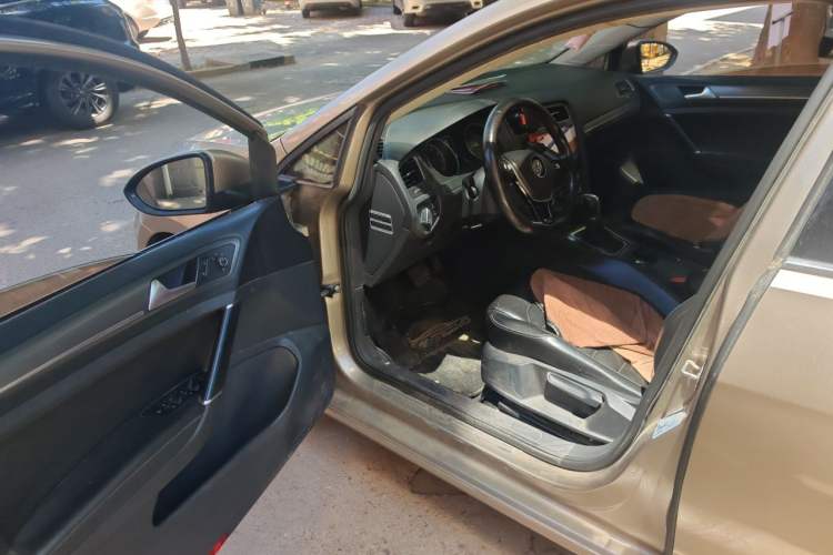 Used Volkswagen Golf 2016 230TSI Automatic Luxury Version Driver Seat