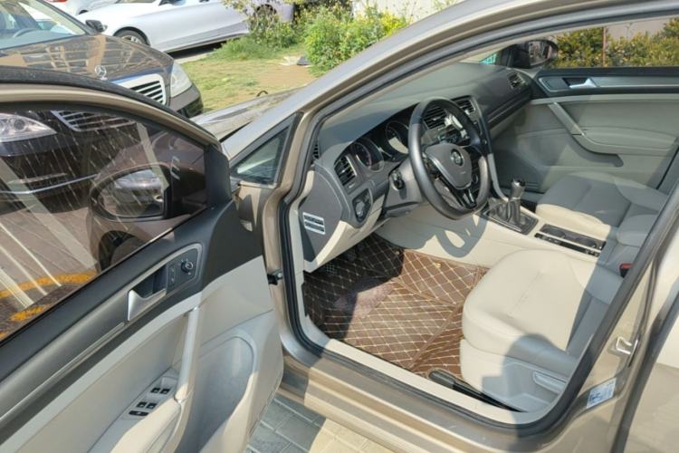 Used Volkswagen Golf 2016 230TSI Manual Comfort Version Driver Seat
