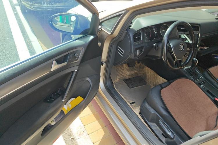 Used Volkswagen Golf 2016 230TSI Automatic Comfort Version Driver Seat