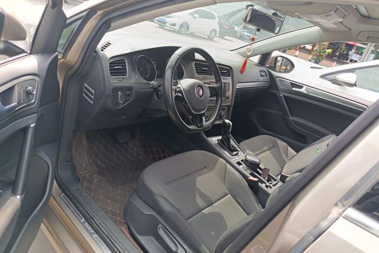 Used Volkswagen Golf 2016 1.6L Automatic Comfort Model Driver Seat