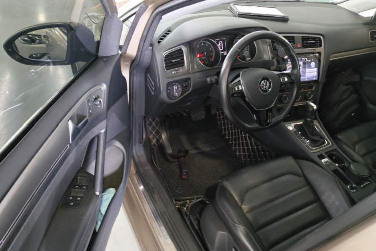 Used Volkswagen Golf 2016 230TSI Automatic Luxury Version Driver Seat