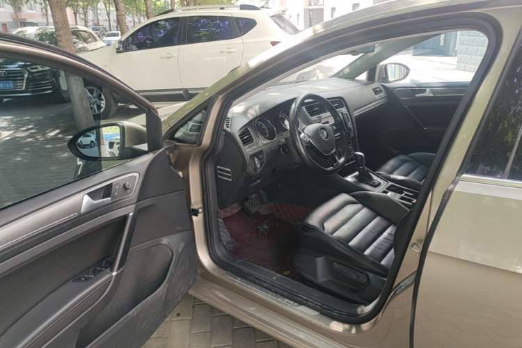 Used Volkswagen Golf 2016 230TSI Automatic Luxury Version Driver Seat