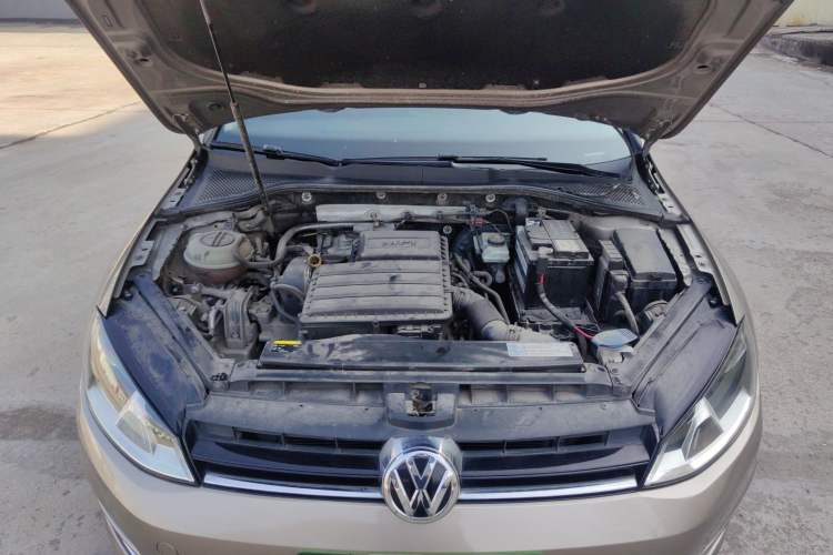 Used Volkswagen Golf 2016 1.6L Manual Fashion Edition Engine Bay