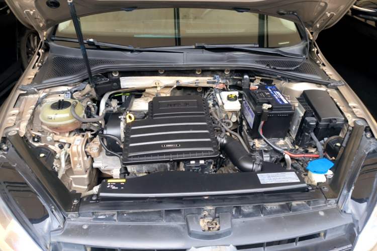 Used Volkswagen Golf 2016 1.6L Automatic Fashion Model Engine Bay