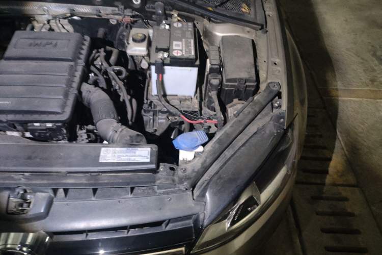 Used Volkswagen Golf 2016 1.6L Manual Fashion Edition Engine Bay Left