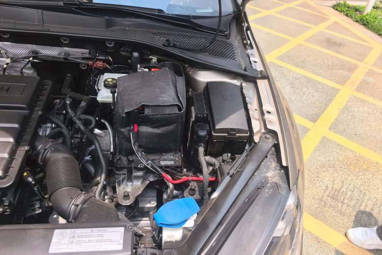 Used Volkswagen Golf 2016 1.6L Automatic Comfort Model Engine Bay Left