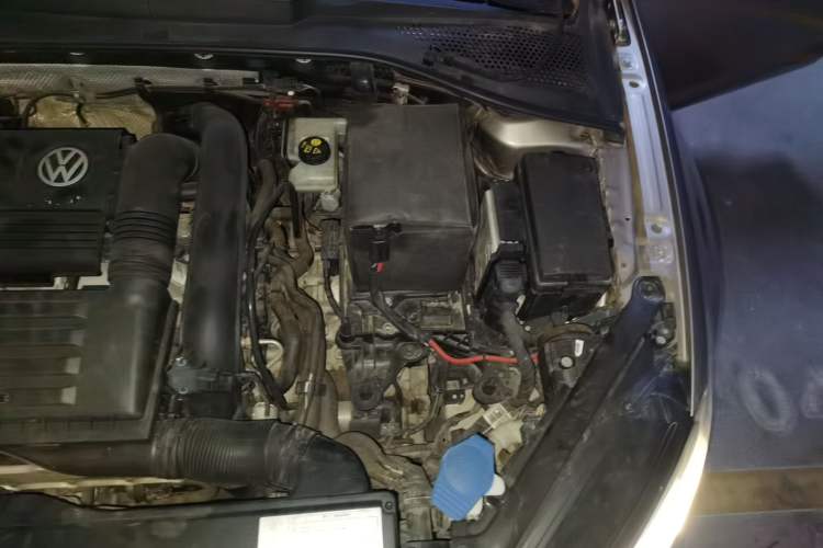 Used Volkswagen Golf 2016 230TSI Automatic Luxury Version Engine Bay Left
