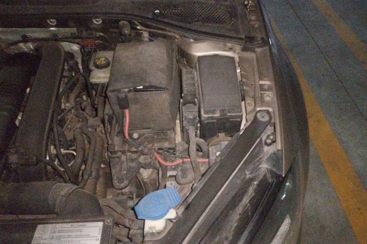 Used Volkswagen Golf 2016 230TSI Automatic Luxury Version Engine Bay Left