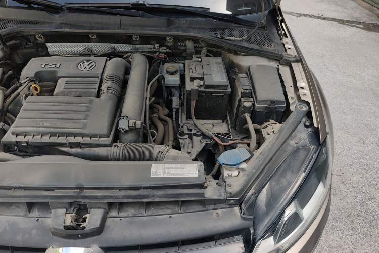 Used Volkswagen Golf 2016 230TSI Automatic Comfort Version Engine Bay Left