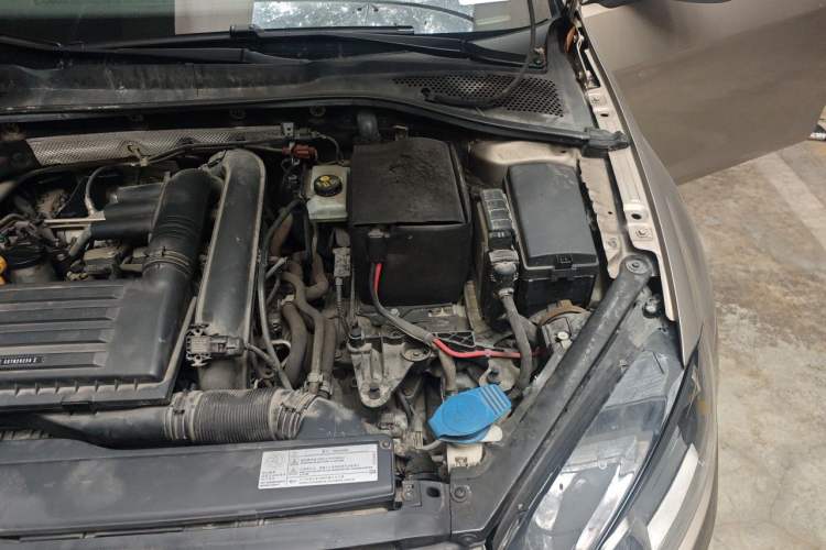 Used Volkswagen Golf 2016 230TSI Automatic Luxury Version Engine Bay Left