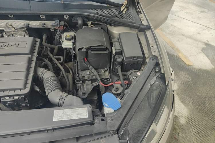 Used Volkswagen Golf 2016 1.6L Automatic Comfort Model Engine Bay Left