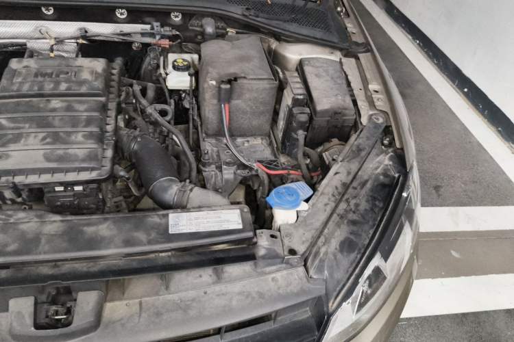 Used Volkswagen Golf 2016 1.6L Automatic Comfort Model Engine Bay Left