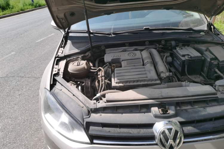 Used Volkswagen Golf 2016 230TSI Automatic Comfort Version Engine Bay Right