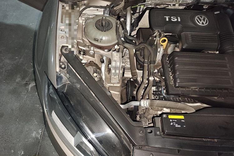 Used Volkswagen Golf 2016 230TSI Automatic Luxury Version Engine Bay Right