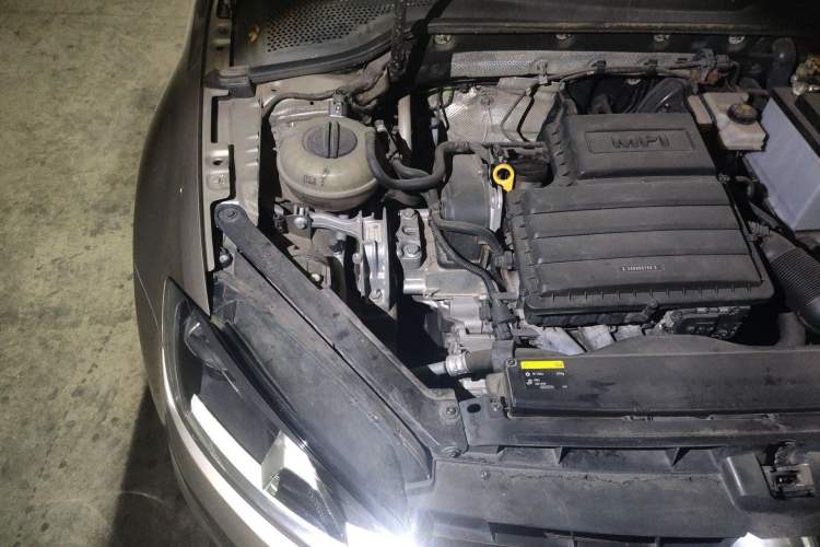 Used Volkswagen Golf 2016 1.6L Manual Fashion Edition Engine Bay Right
