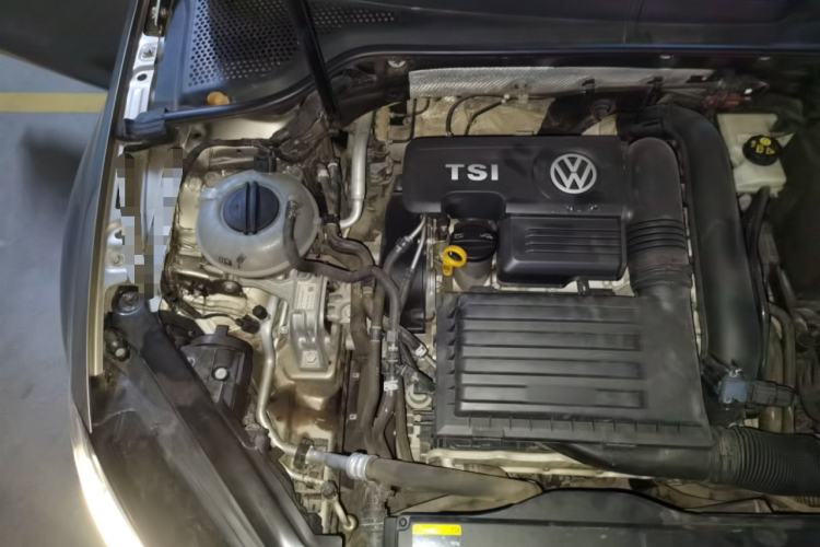 Used Volkswagen Golf 2016 230TSI Automatic Luxury Version Engine Bay Right