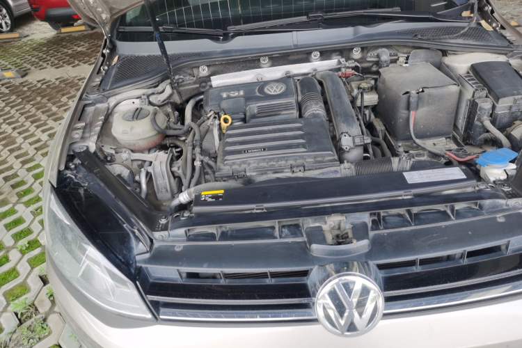 Used Volkswagen Golf 2016 230TSI Automatic Comfort Version Engine Bay Right