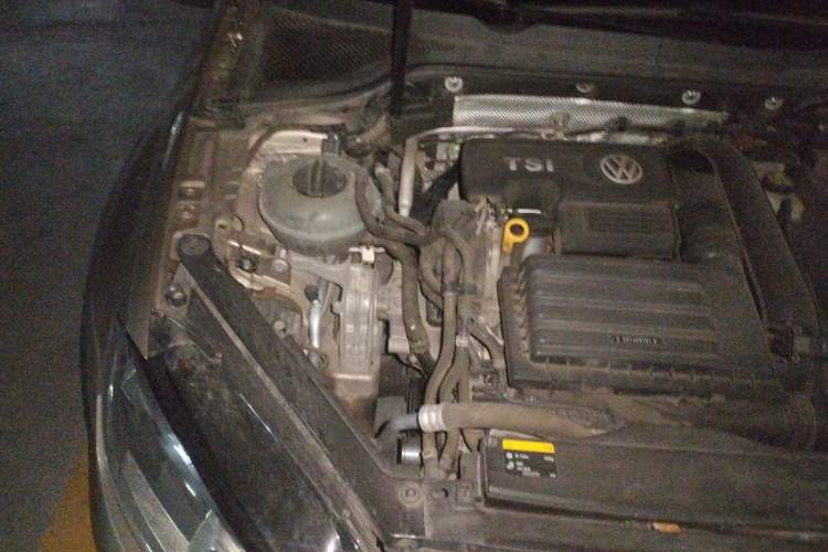 Used Volkswagen Golf 2016 230TSI Automatic Luxury Version Engine Bay Right