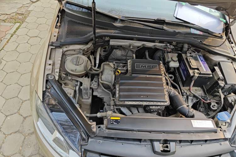 Used Volkswagen Golf 2016 1.6L Manual Fashion Edition Engine Bay Right