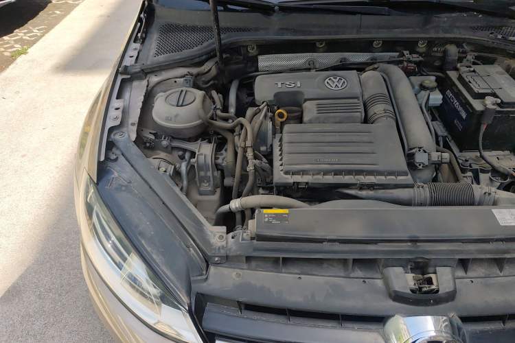 Used Volkswagen Golf 2016 230TSI Automatic Comfort Version Engine Bay Right