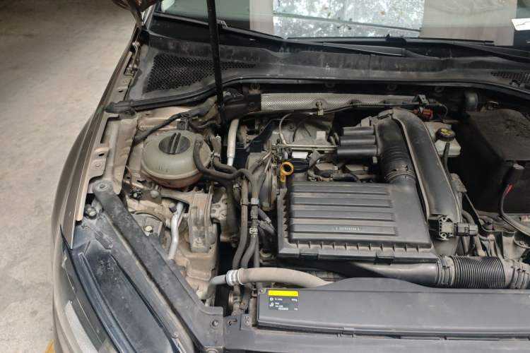 Used Volkswagen Golf 2016 230TSI Automatic Luxury Version Engine Bay Right