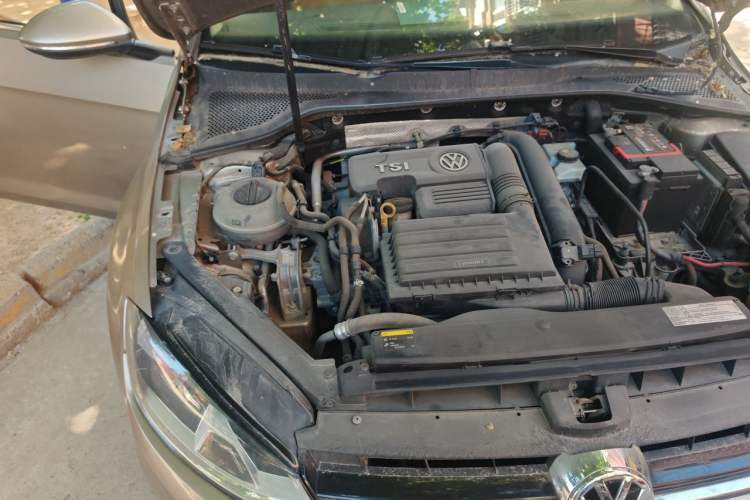 Used Volkswagen Golf 2016 230TSI Automatic Luxury Version Engine Bay Right