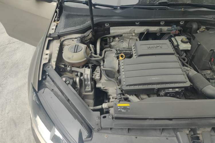 Used Volkswagen Golf 2016 1.6L Automatic Comfort Model Engine Bay Right
