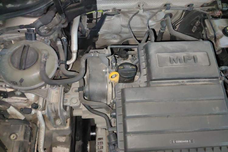 Used Volkswagen Golf 2016 1.6L Automatic Comfort Model Engine Bay Right