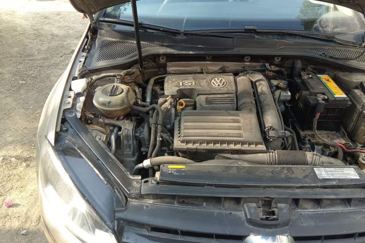 Used Volkswagen Golf 2016 230TSI Automatic Comfort Version Engine Bay Right