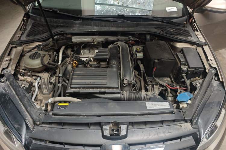 Used Volkswagen Golf 2016 230TSI Automatic Luxury Version Engine Bay