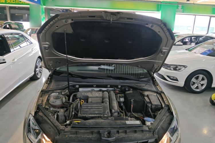 Used Volkswagen Golf 2016 230TSI Automatic Luxury Version Engine Bay