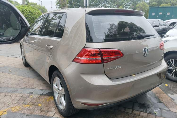 Used Volkswagen Golf 2016 1.6L Automatic Comfort Model Exterior 2