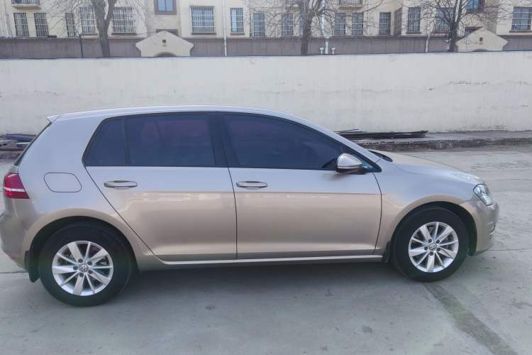 Used Volkswagen Golf 2016 1.6L Manual Fashion Edition Exterior 3