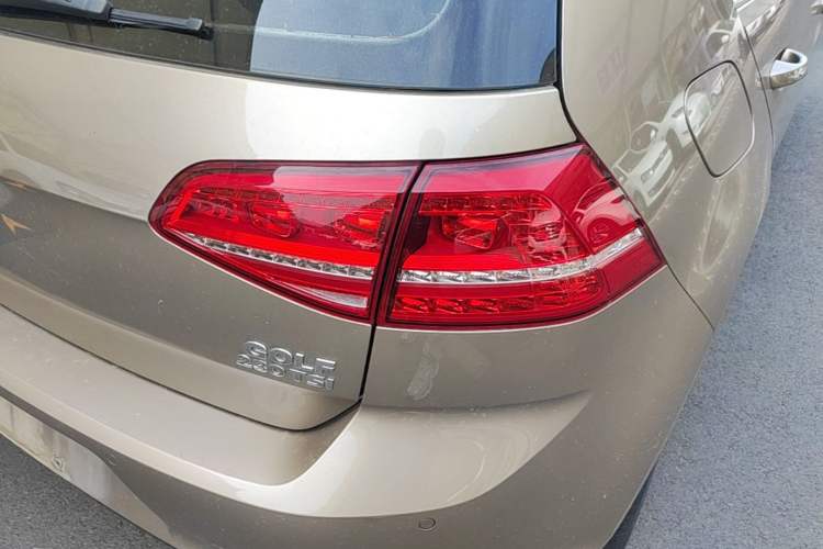 Used Volkswagen Golf 2016 230TSI Automatic Luxury Version Exterior 3