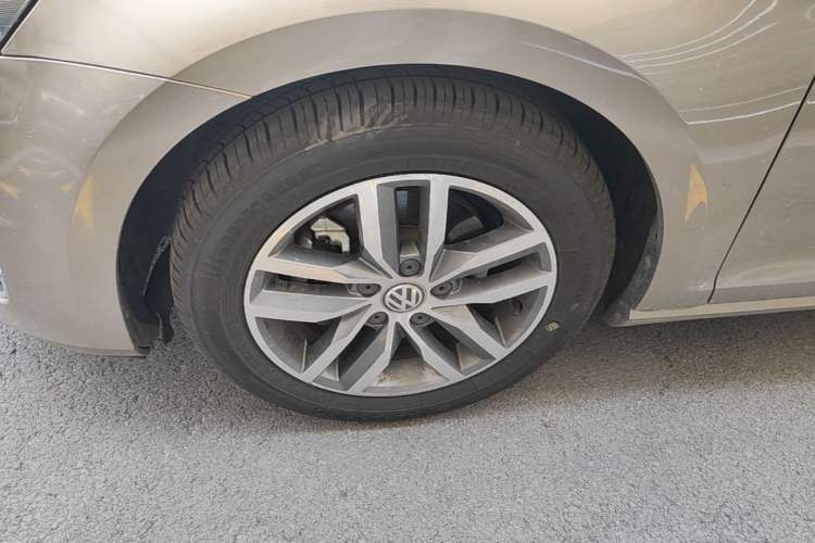 Used Volkswagen Golf 2016 230TSI Automatic Luxury Version Exterior 4