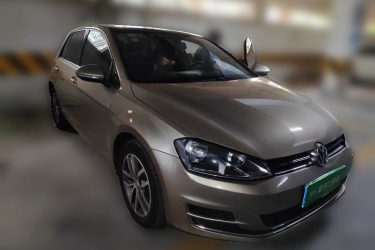 Used Volkswagen Golf 2016 230TSI Automatic Luxury Version Front Right 45 Deg