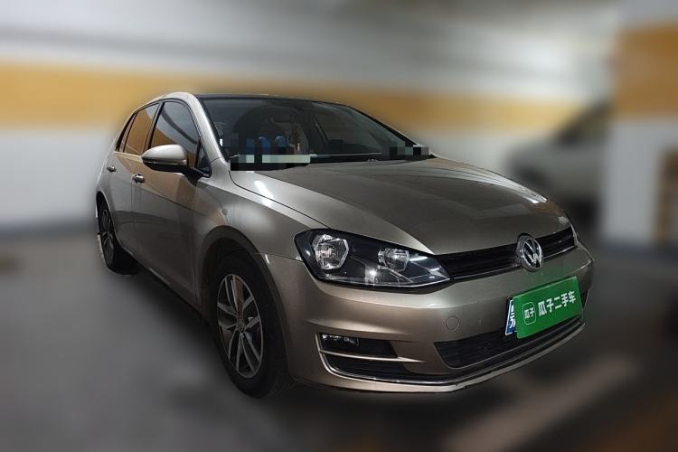 Used Volkswagen Golf 2016 230TSI Automatic Luxury Version Front Right 45 Deg