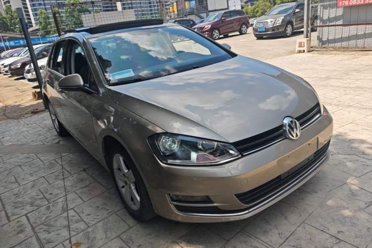 Used Volkswagen Golf 2016 1.6L Automatic Comfort Model Front Right 45 Deg