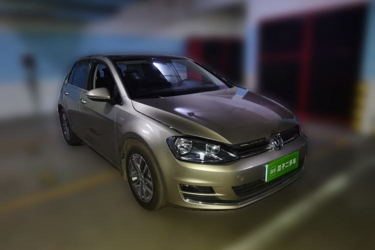 Used Volkswagen Golf 2016 230TSI Automatic Luxury Version Front Right 45 Deg