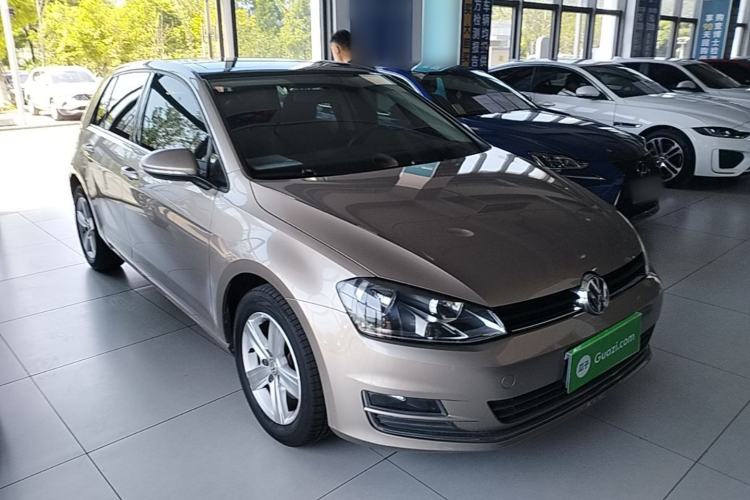 Used Volkswagen Golf 2016 230TSI Automatic Comfort Version Front Right 45 Deg