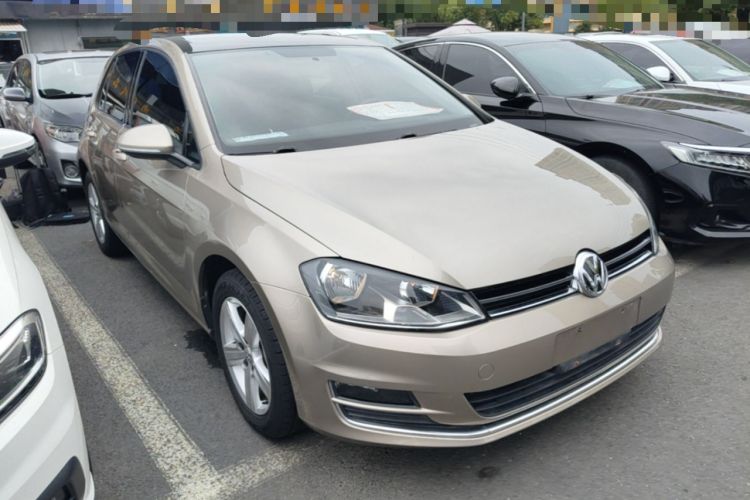 Used Volkswagen Golf 2016 230TSI Automatic Comfort Version Front Right 45 Deg