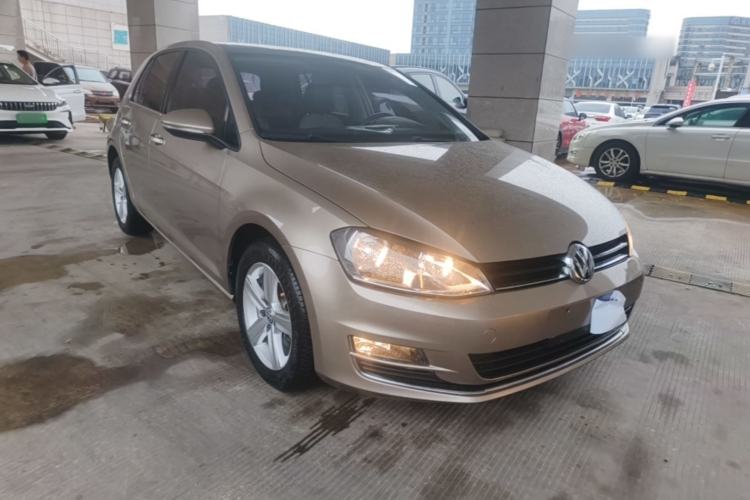 Used Volkswagen Golf 2016 230TSI Automatic Comfort Version Front Right 45 Deg